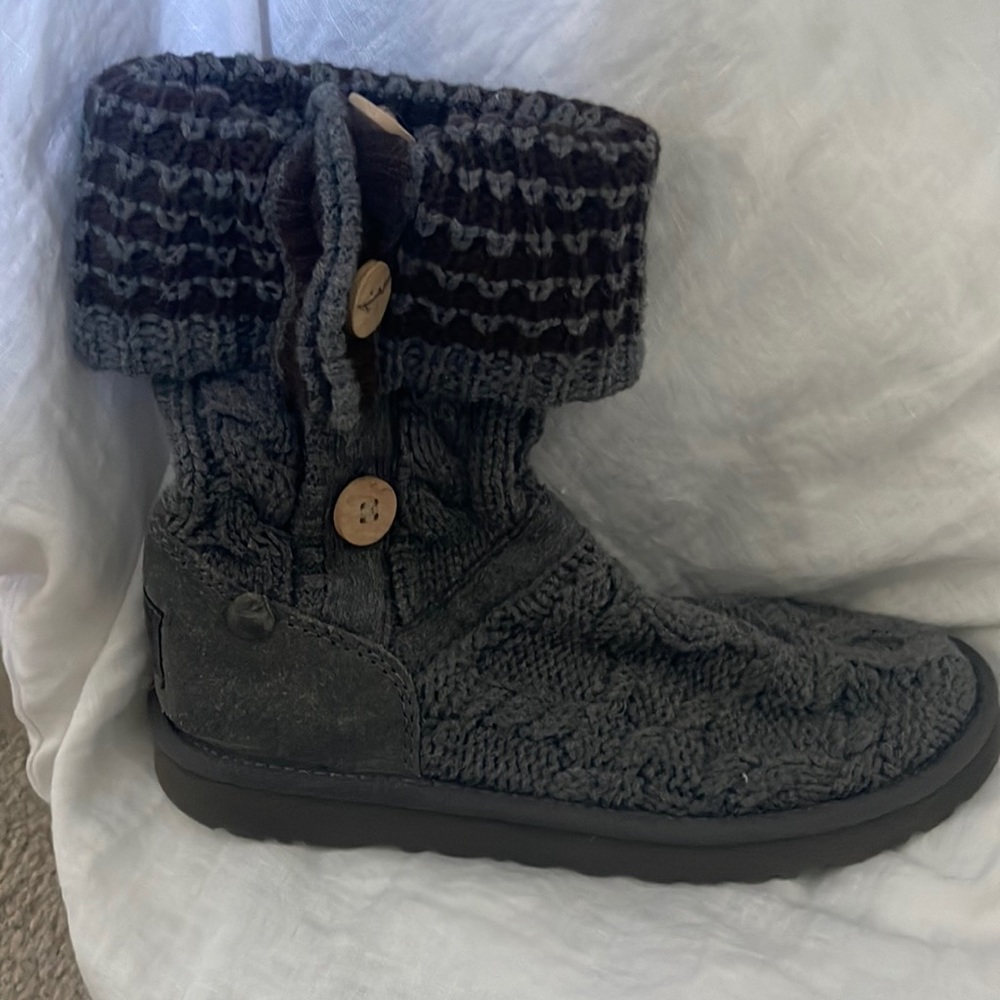 Ugh gray sweater boots with brown on the top when you fold them over.